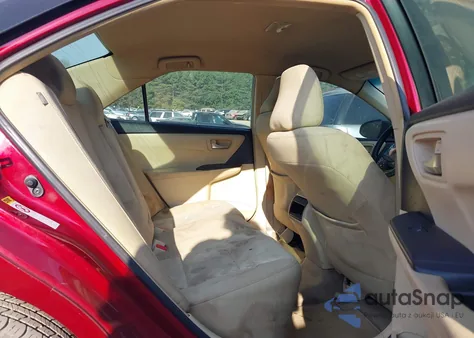 2016 Toyota Camry Le z USA, uszkodzony, nr VIN 4T1BF1FKXGU585738